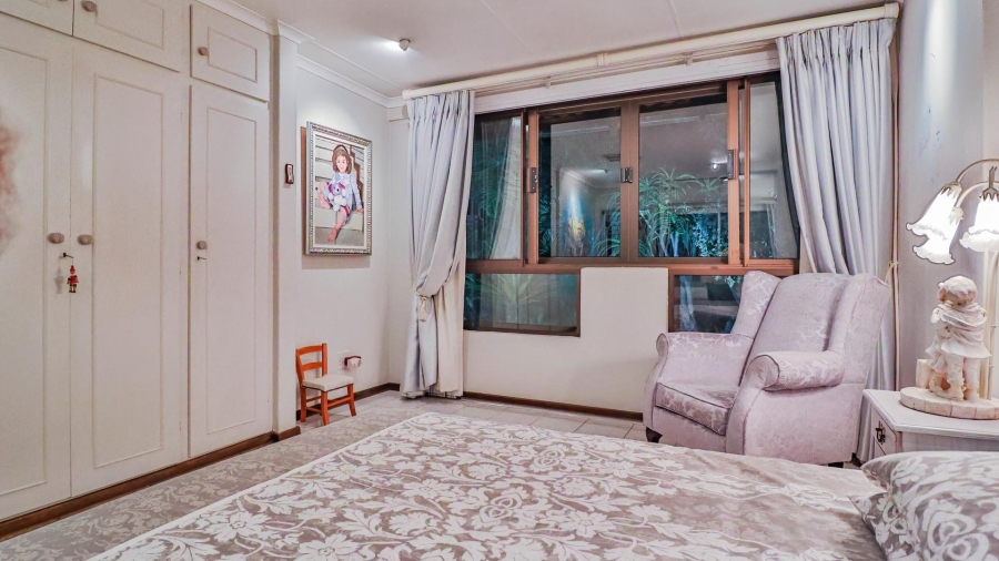 6 Bedroom Property for Sale in Glenvista Gauteng