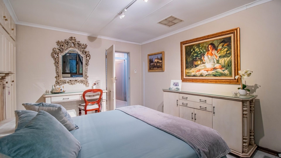 6 Bedroom Property for Sale in Glenvista Gauteng