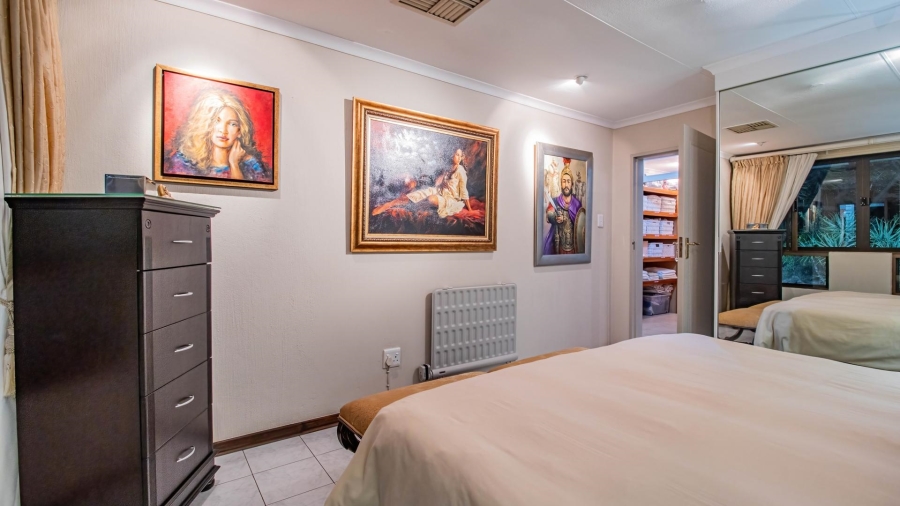 6 Bedroom Property for Sale in Glenvista Gauteng