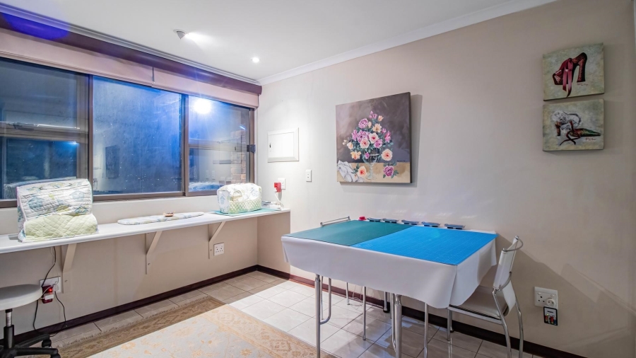 6 Bedroom Property for Sale in Glenvista Gauteng