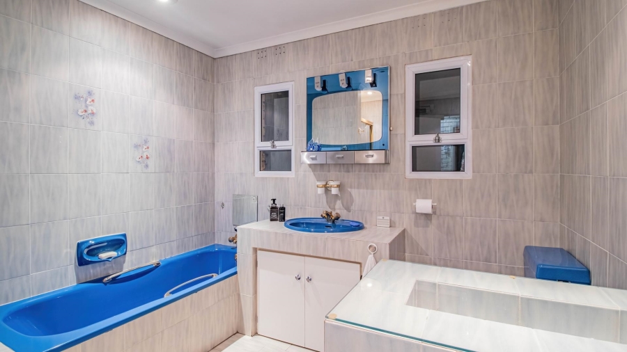 6 Bedroom Property for Sale in Glenvista Gauteng