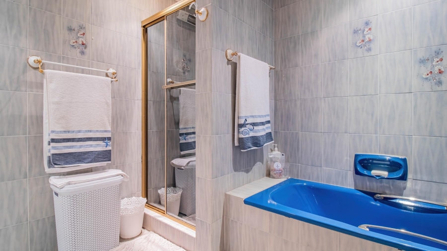 6 Bedroom Property for Sale in Glenvista Gauteng