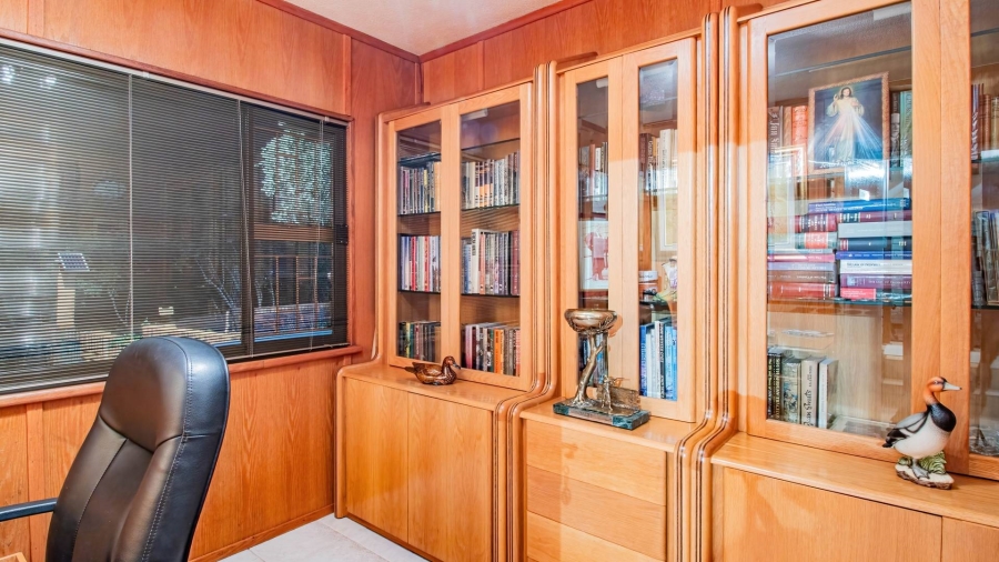 6 Bedroom Property for Sale in Glenvista Gauteng