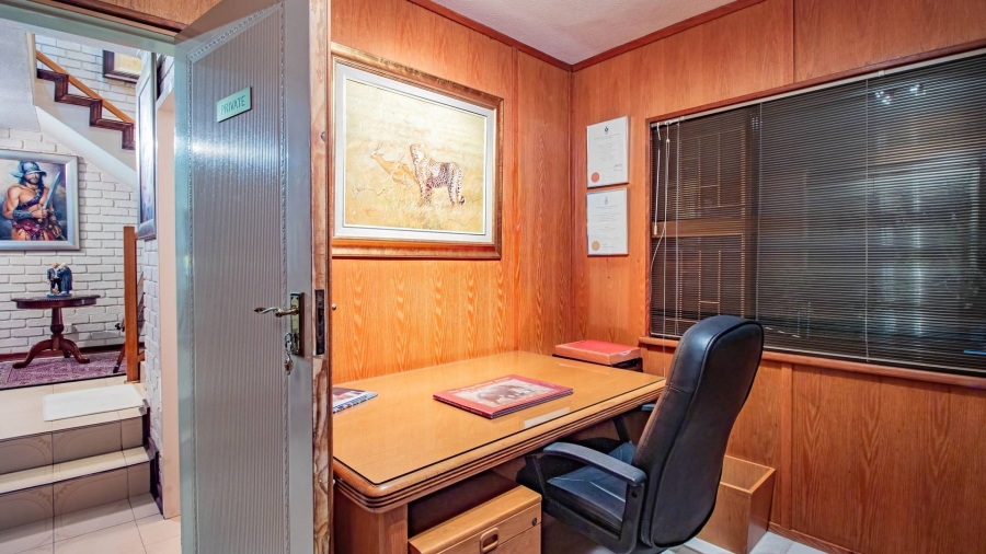 6 Bedroom Property for Sale in Glenvista Gauteng