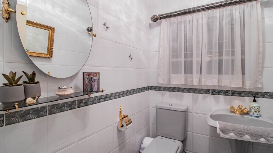 6 Bedroom Property for Sale in Glenvista Gauteng