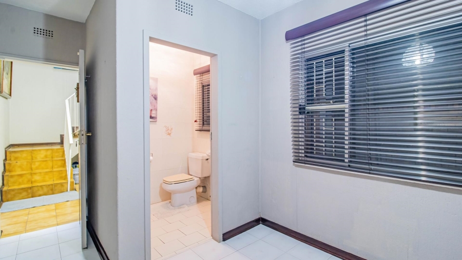 6 Bedroom Property for Sale in Glenvista Gauteng