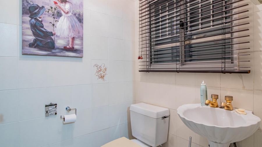 6 Bedroom Property for Sale in Glenvista Gauteng