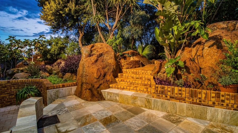 6 Bedroom Property for Sale in Glenvista Gauteng