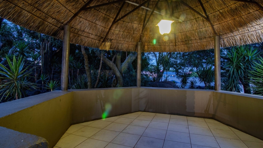 6 Bedroom Property for Sale in Glenvista Gauteng