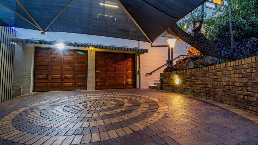 6 Bedroom Property for Sale in Glenvista Gauteng