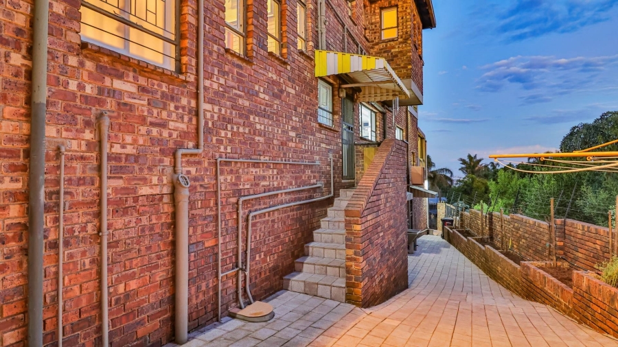 6 Bedroom Property for Sale in Glenvista Gauteng