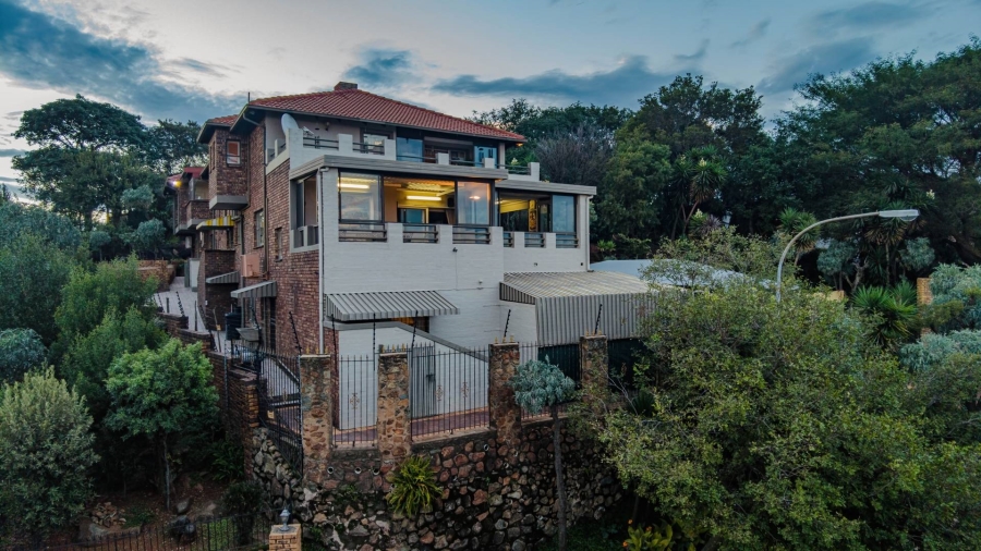 6 Bedroom Property for Sale in Glenvista Gauteng