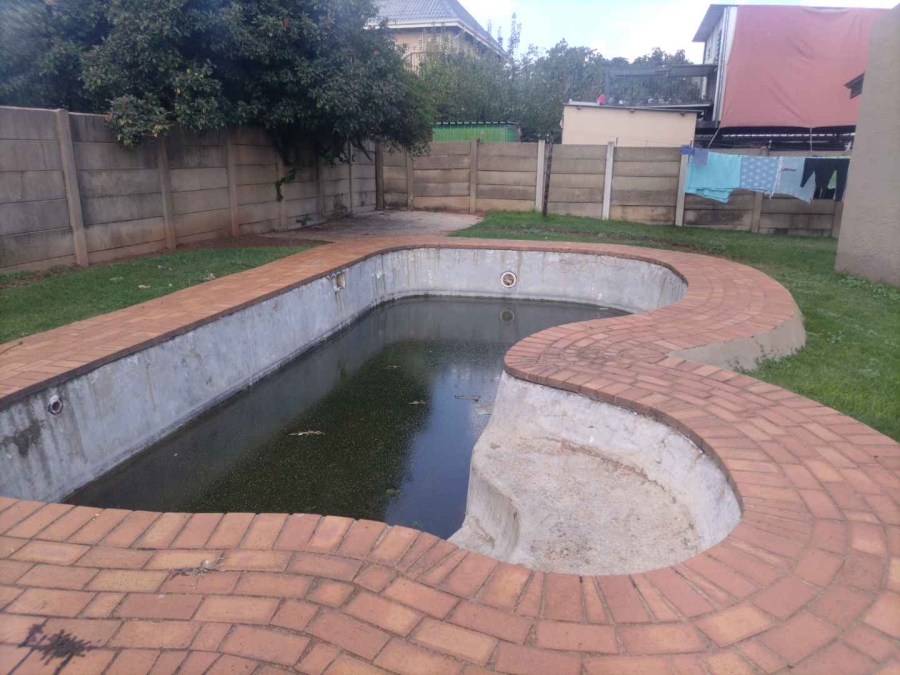 4 Bedroom Property for Sale in Witpoortjie Gauteng