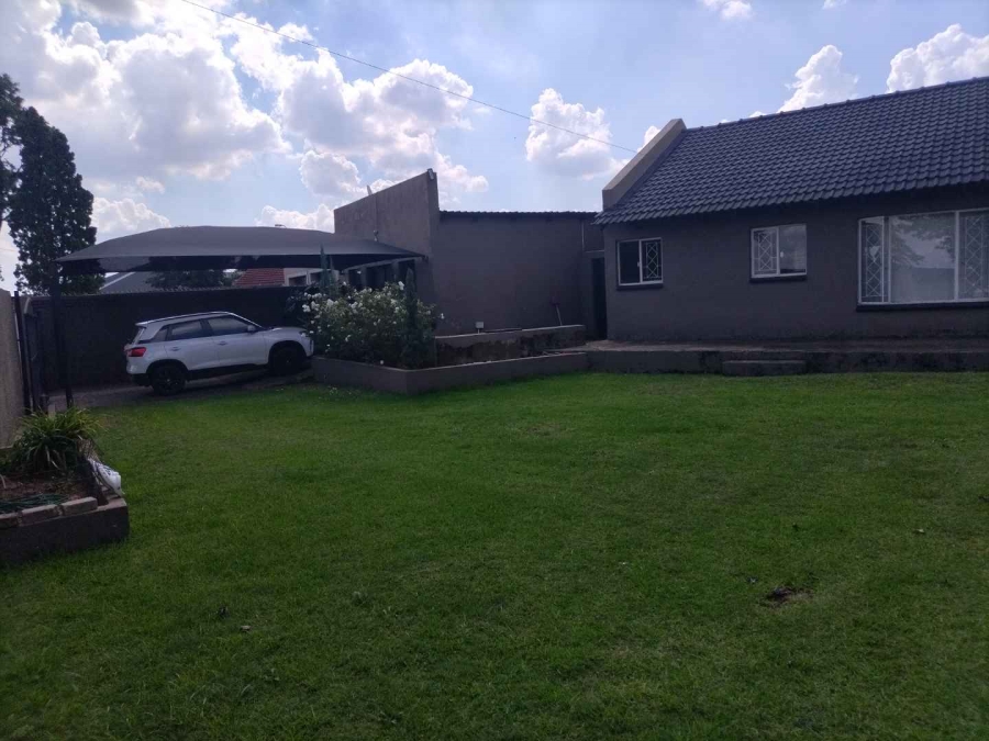 4 Bedroom Property for Sale in Witpoortjie Gauteng