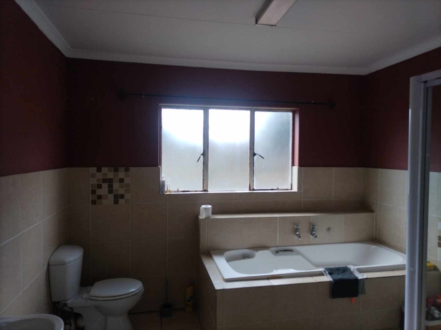 4 Bedroom Property for Sale in Witpoortjie Gauteng