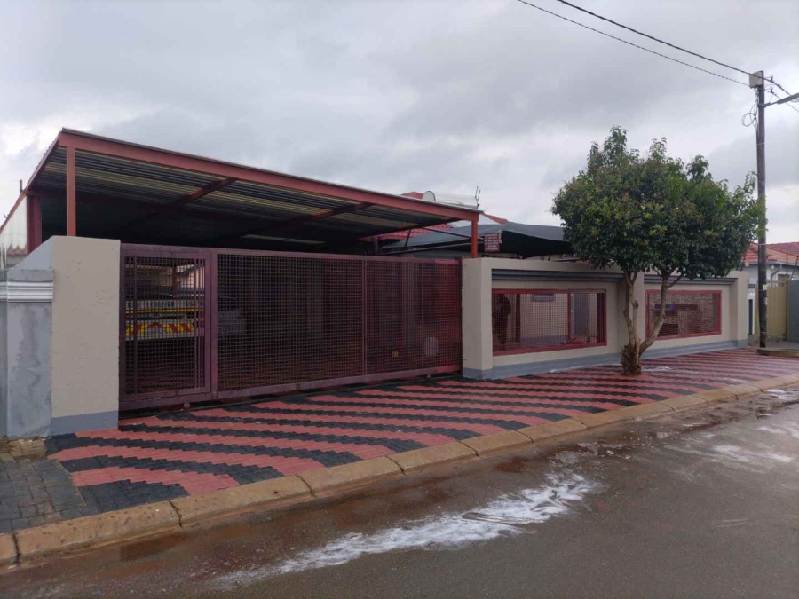 3 Bedroom Property for Sale in Protea Glen Gauteng