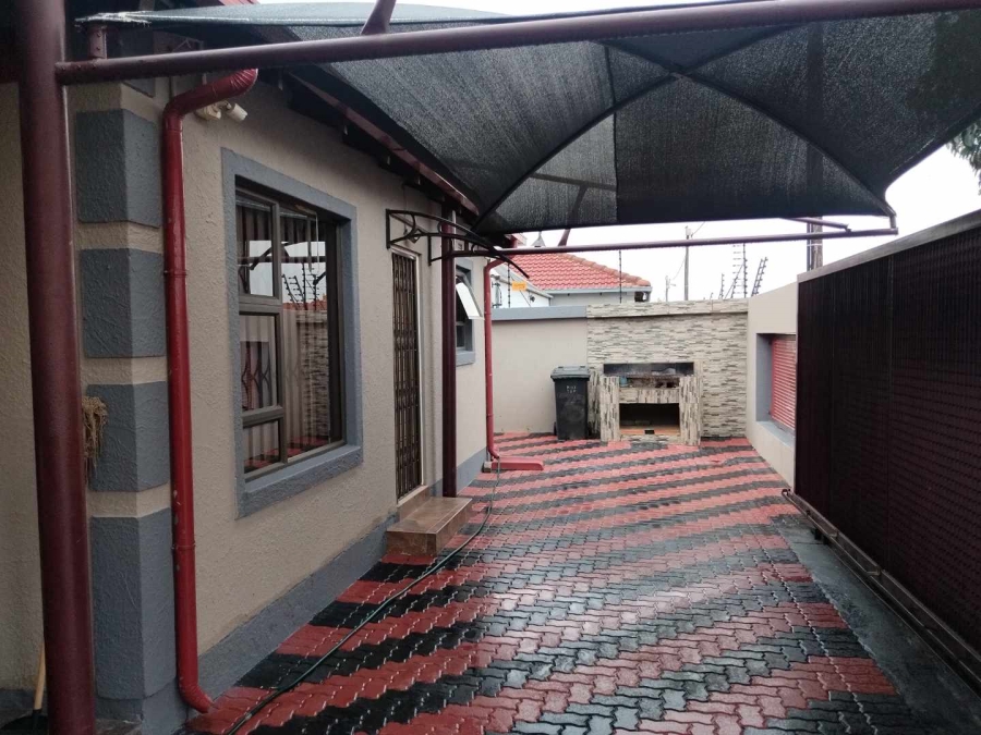 3 Bedroom Property for Sale in Protea Glen Gauteng