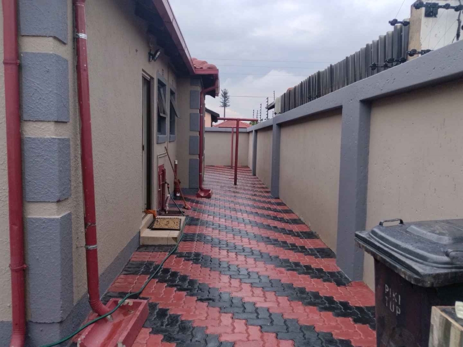 3 Bedroom Property for Sale in Protea Glen Gauteng