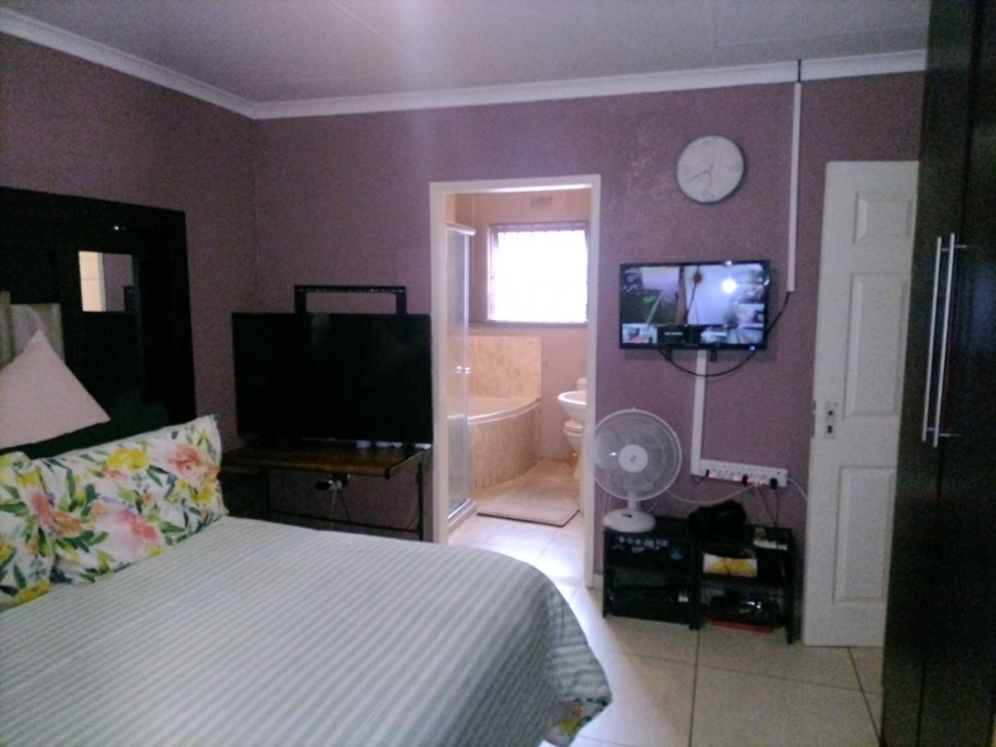 3 Bedroom Property for Sale in Protea Glen Gauteng