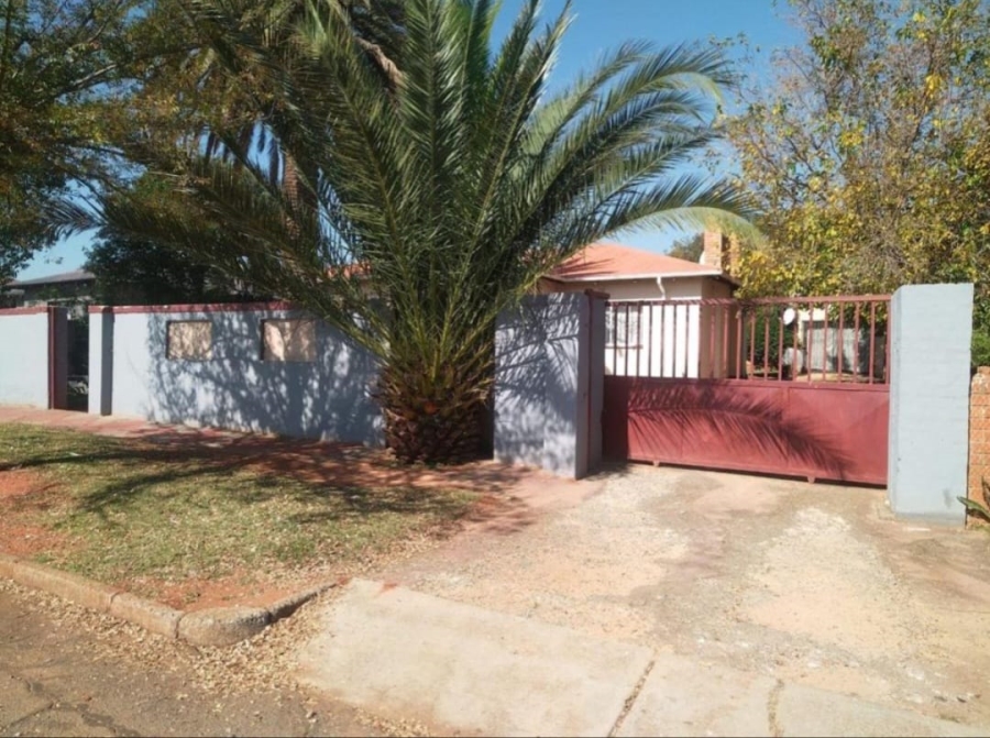 3 Bedroom Property for Sale in Westonaria Gauteng