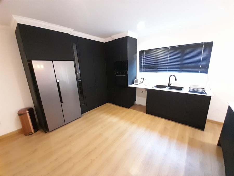 6 Bedroom Property for Sale in Noordwyk Gauteng