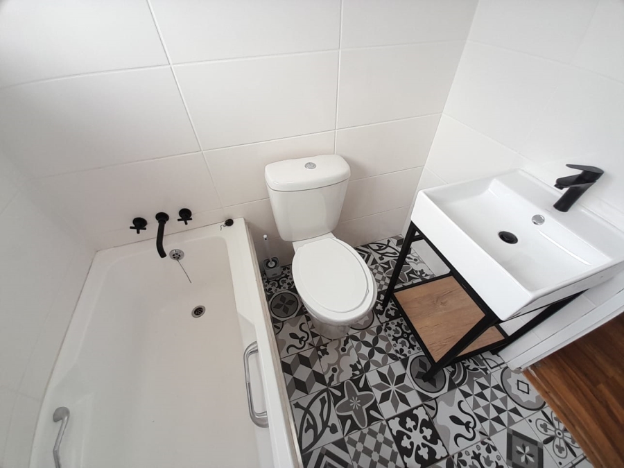 6 Bedroom Property for Sale in Noordwyk Gauteng