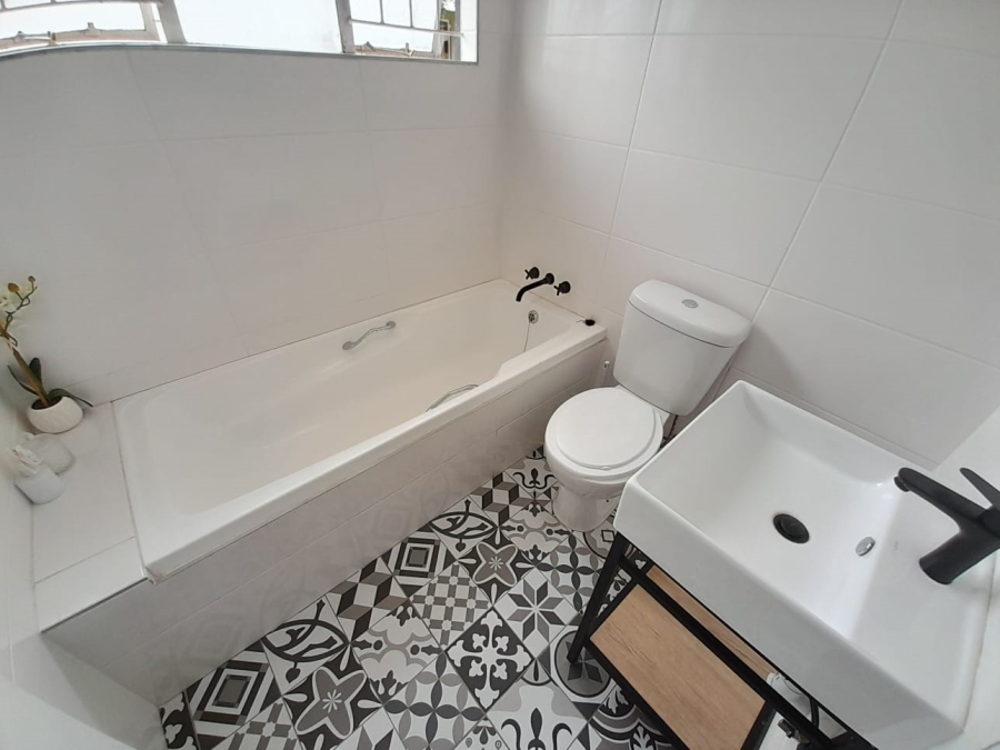 6 Bedroom Property for Sale in Noordwyk Gauteng