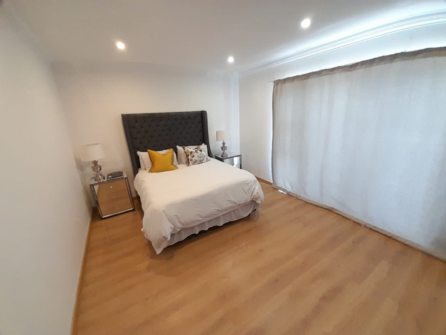 6 Bedroom Property for Sale in Noordwyk Gauteng