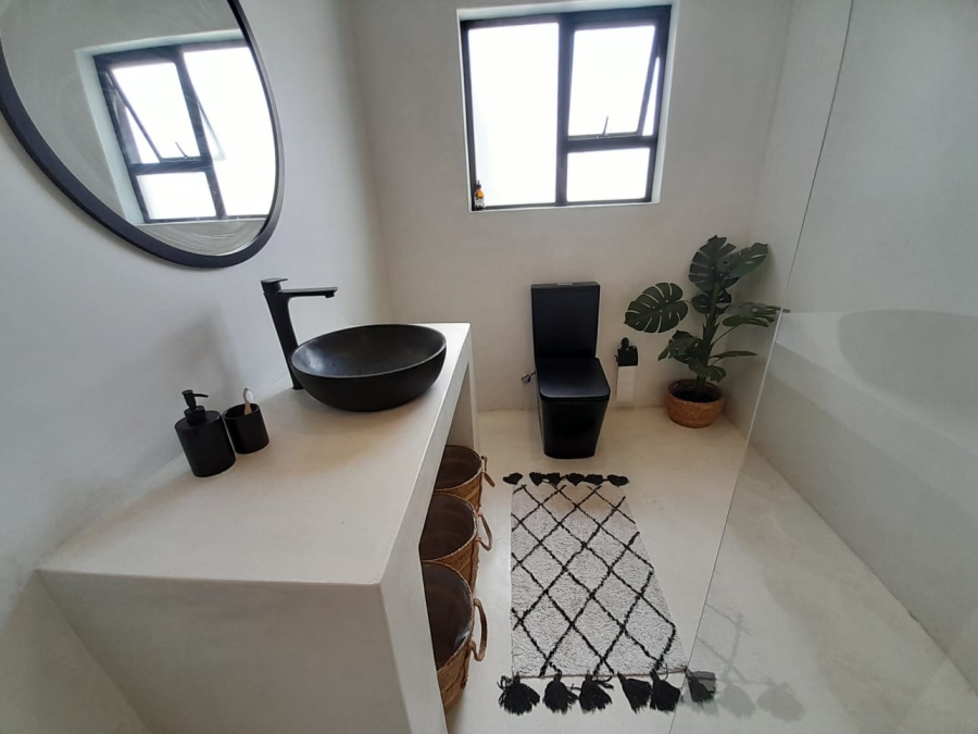 6 Bedroom Property for Sale in Noordwyk Gauteng