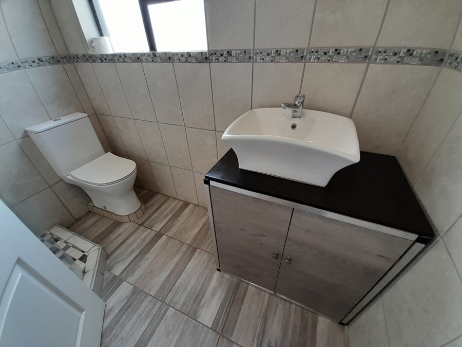 6 Bedroom Property for Sale in Noordwyk Gauteng