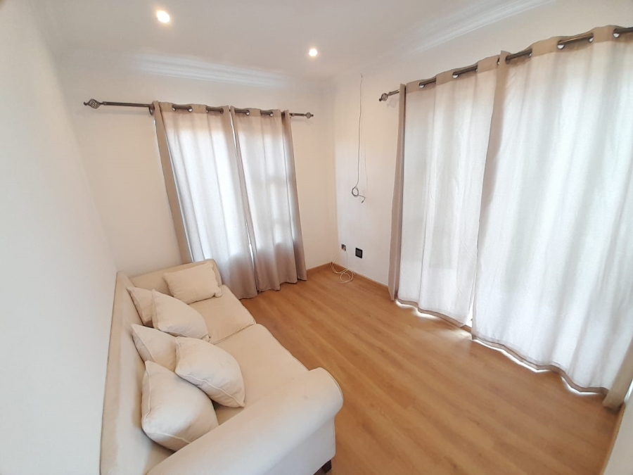 6 Bedroom Property for Sale in Noordwyk Gauteng