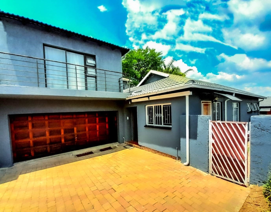 6 Bedroom Property for Sale in Noordwyk Gauteng