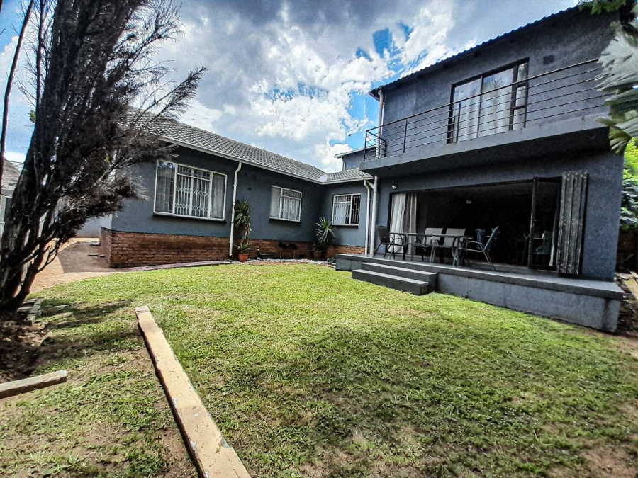 6 Bedroom Property for Sale in Noordwyk Gauteng