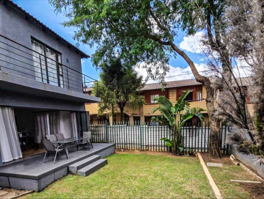 6 Bedroom Property for Sale in Noordwyk Gauteng