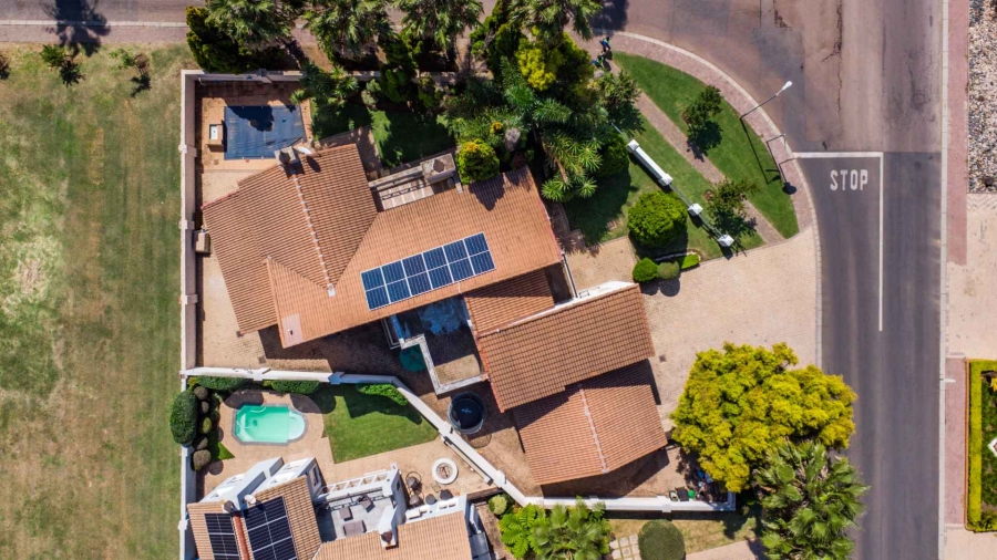 To Let 4 Bedroom Property for Rent in Silver Lakes Golf Estate Gauteng