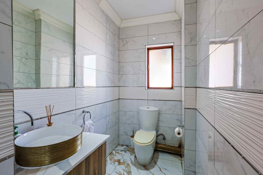 To Let 4 Bedroom Property for Rent in Silver Lakes Golf Estate Gauteng