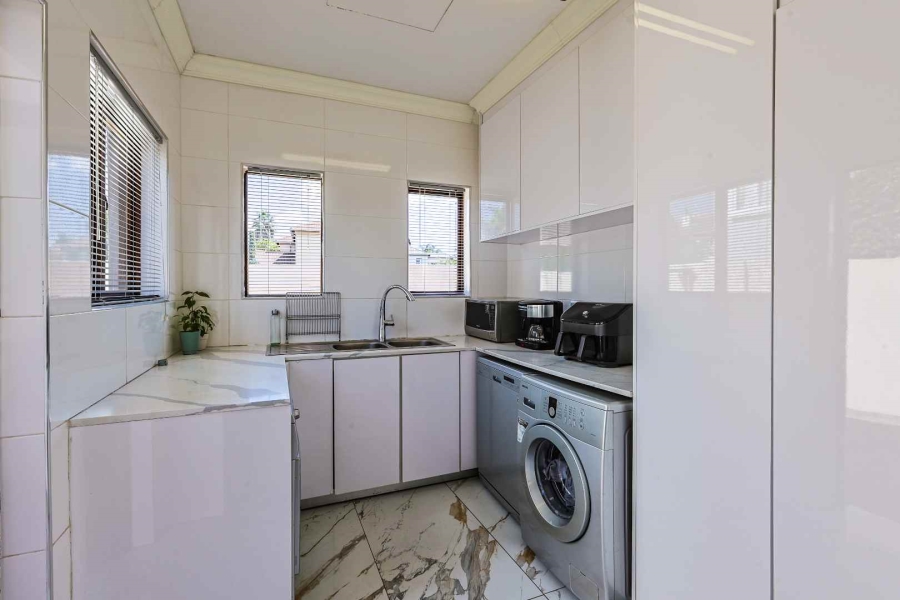 To Let 4 Bedroom Property for Rent in Silver Lakes Golf Estate Gauteng