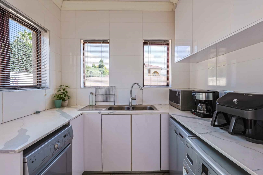 To Let 4 Bedroom Property for Rent in Silver Lakes Golf Estate Gauteng