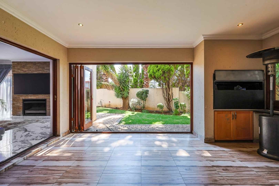 To Let 4 Bedroom Property for Rent in Silver Lakes Golf Estate Gauteng