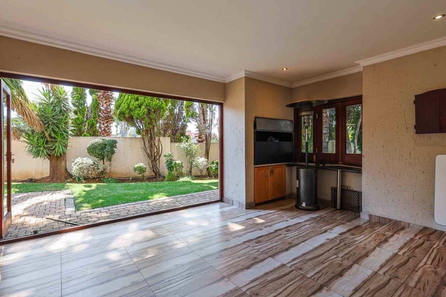 To Let 4 Bedroom Property for Rent in Silver Lakes Golf Estate Gauteng