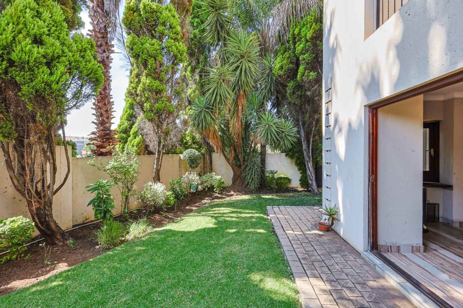 To Let 4 Bedroom Property for Rent in Silver Lakes Golf Estate Gauteng