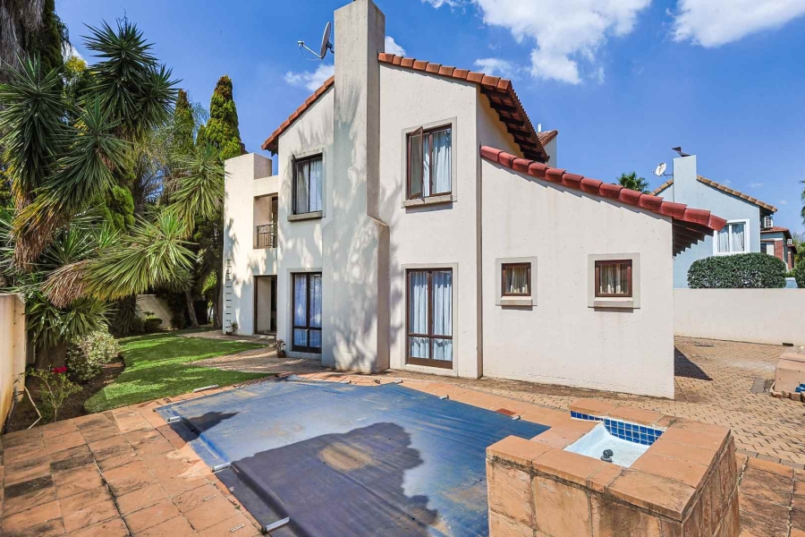 To Let 4 Bedroom Property for Rent in Silver Lakes Golf Estate Gauteng