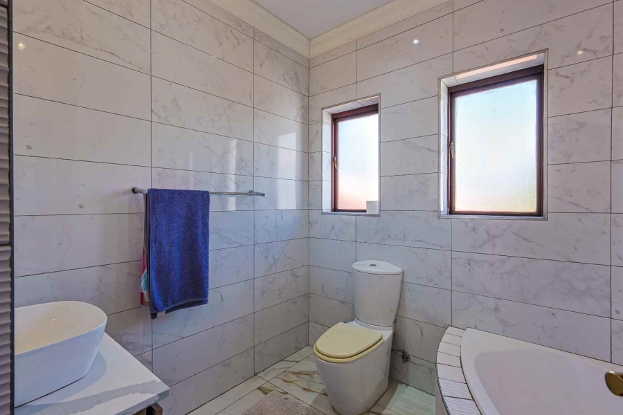 To Let 4 Bedroom Property for Rent in Silver Lakes Golf Estate Gauteng