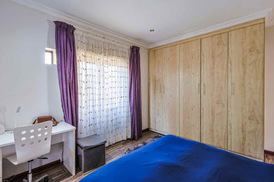 To Let 4 Bedroom Property for Rent in Silver Lakes Golf Estate Gauteng