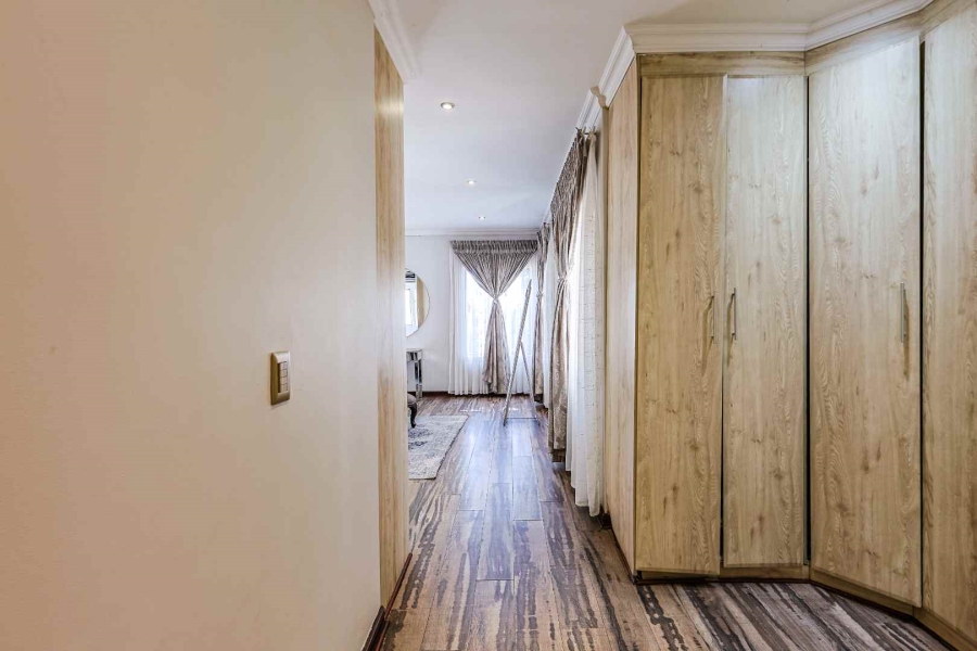 To Let 4 Bedroom Property for Rent in Silver Lakes Golf Estate Gauteng