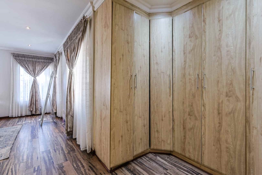 To Let 4 Bedroom Property for Rent in Silver Lakes Golf Estate Gauteng