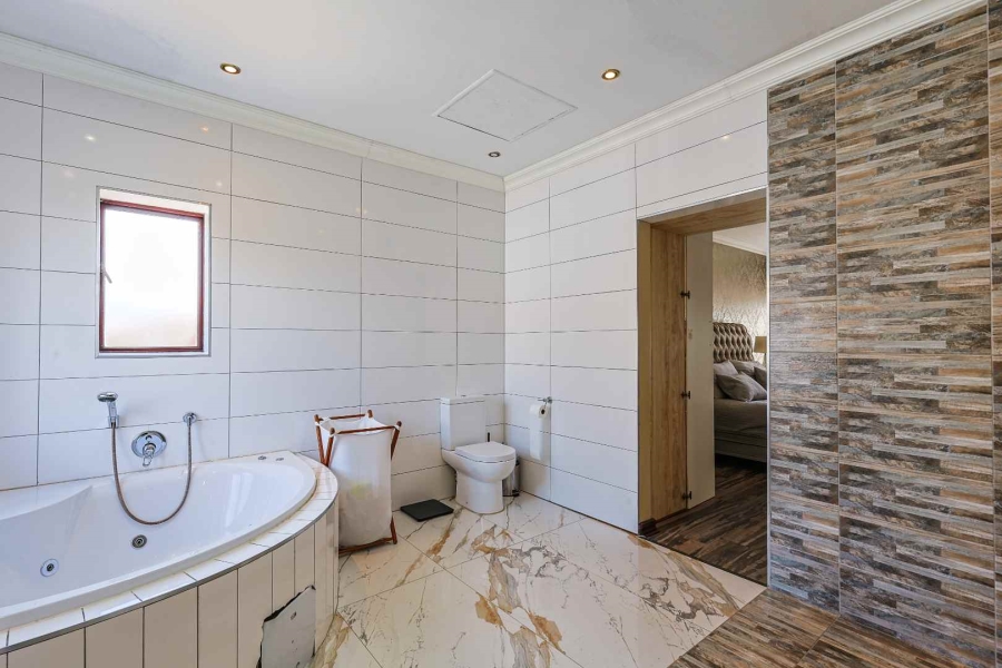 To Let 4 Bedroom Property for Rent in Silver Lakes Golf Estate Gauteng