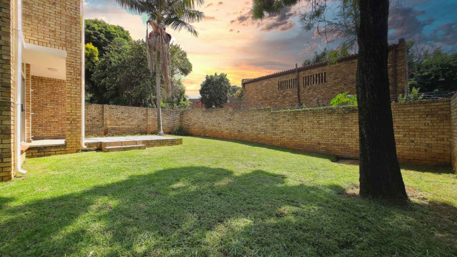 To Let 4 Bedroom Property for Rent in Sandown Gauteng