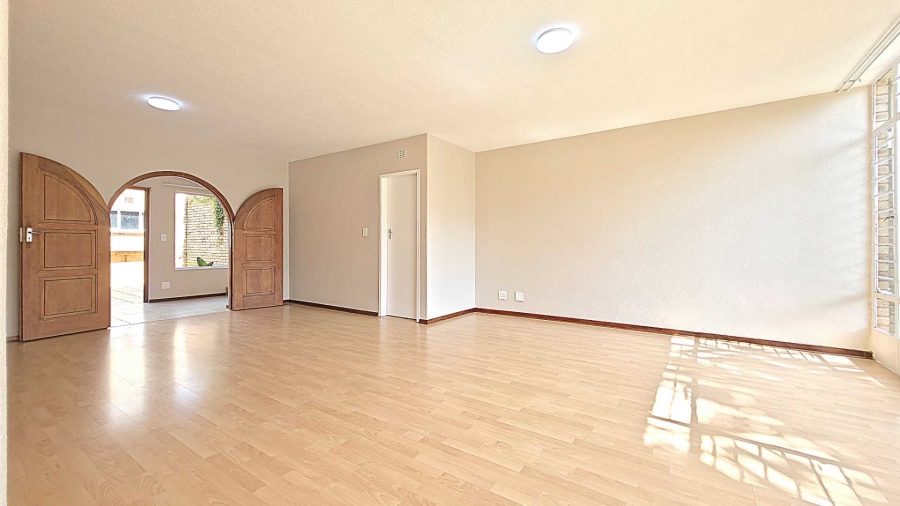 To Let 4 Bedroom Property for Rent in Sandown Gauteng