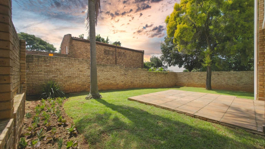 To Let 4 Bedroom Property for Rent in Sandown Gauteng